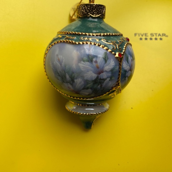 The Ruby- Throated Hummingbird and Anna’s Hummingbird Heirloom Porcelain Ornamen - Picture 6 of 10